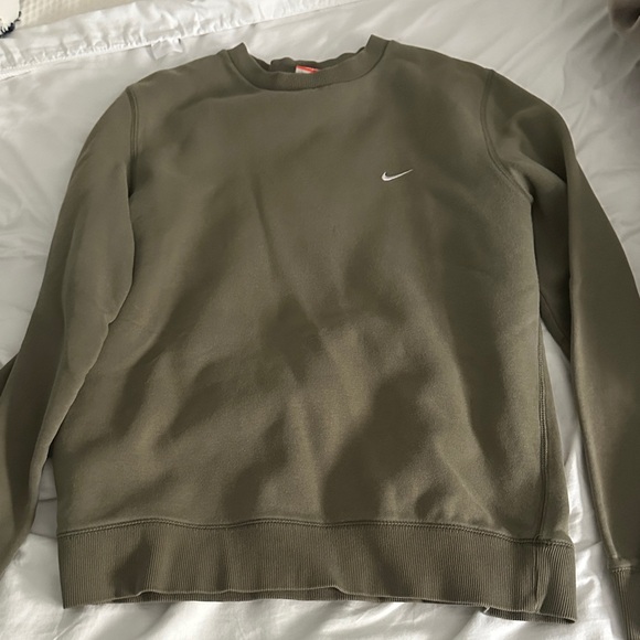 Nike Men's Crewneck Sweater in Olive - Picture 1 of 2